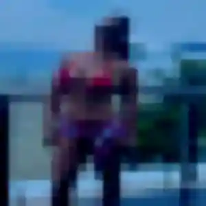 Vicky, 28 ans, en ligne à Briec pour une rencontre coquine