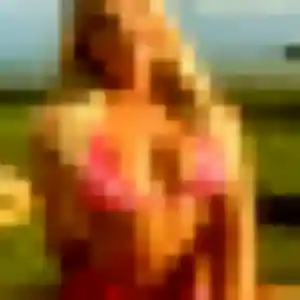 Rachel, 21 ans, connectée à Châtenoy-le-Royal pour une rencontre coquine