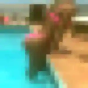 Chloe, femme de 27 ans propose rencontre libertine à Entre-Deux