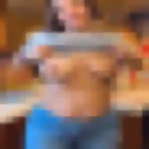 Clarisse, 19 ans, connectée à Eschau pour une rencontre coquine