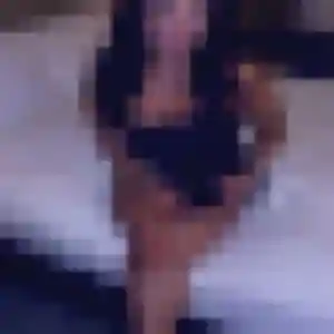 Photo de Albertine à Gujan-Mestras (22 ans) - rencontre libertine anonyme