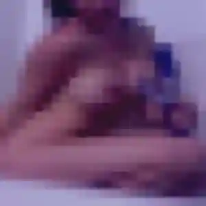 Contacte Karine, 21 ans à Mallemort gratuitement