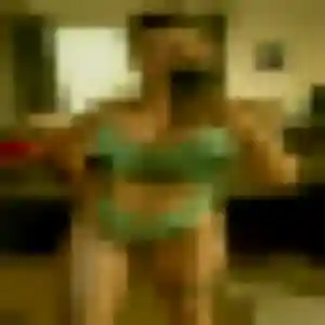 Rencontre Florence, 22 ans à Mont-Saint-Aignan en privé