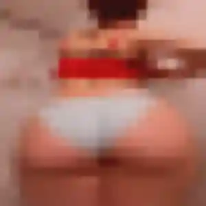 Dounia, 31 ans, connectée à Montrond-les-Bains pour un rencontre libertine