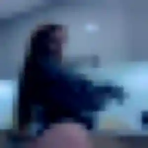 Découvre Laure, 25 ans à Neuilly-sur-Marne en privé