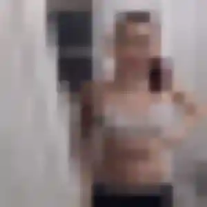 Photo exclusive de Flore, 20 ans à Saint-Aubin-de-Médoc - plan discret