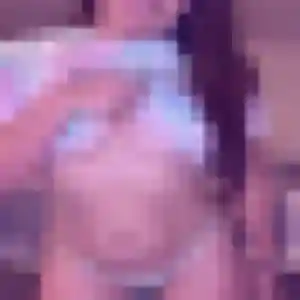 Fleur, 21 ans, en ligne à Saint-Chéron pour une rencontre coquine