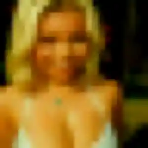 Celine de Versailles, 20 ans - rencontre libertine discret